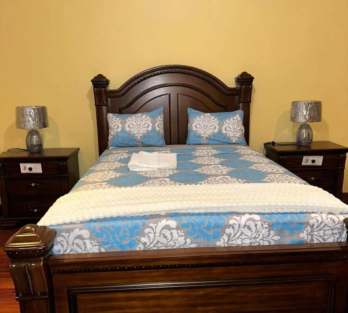 Royal Deluxe At Dillsbury Xl Apartment Kingston