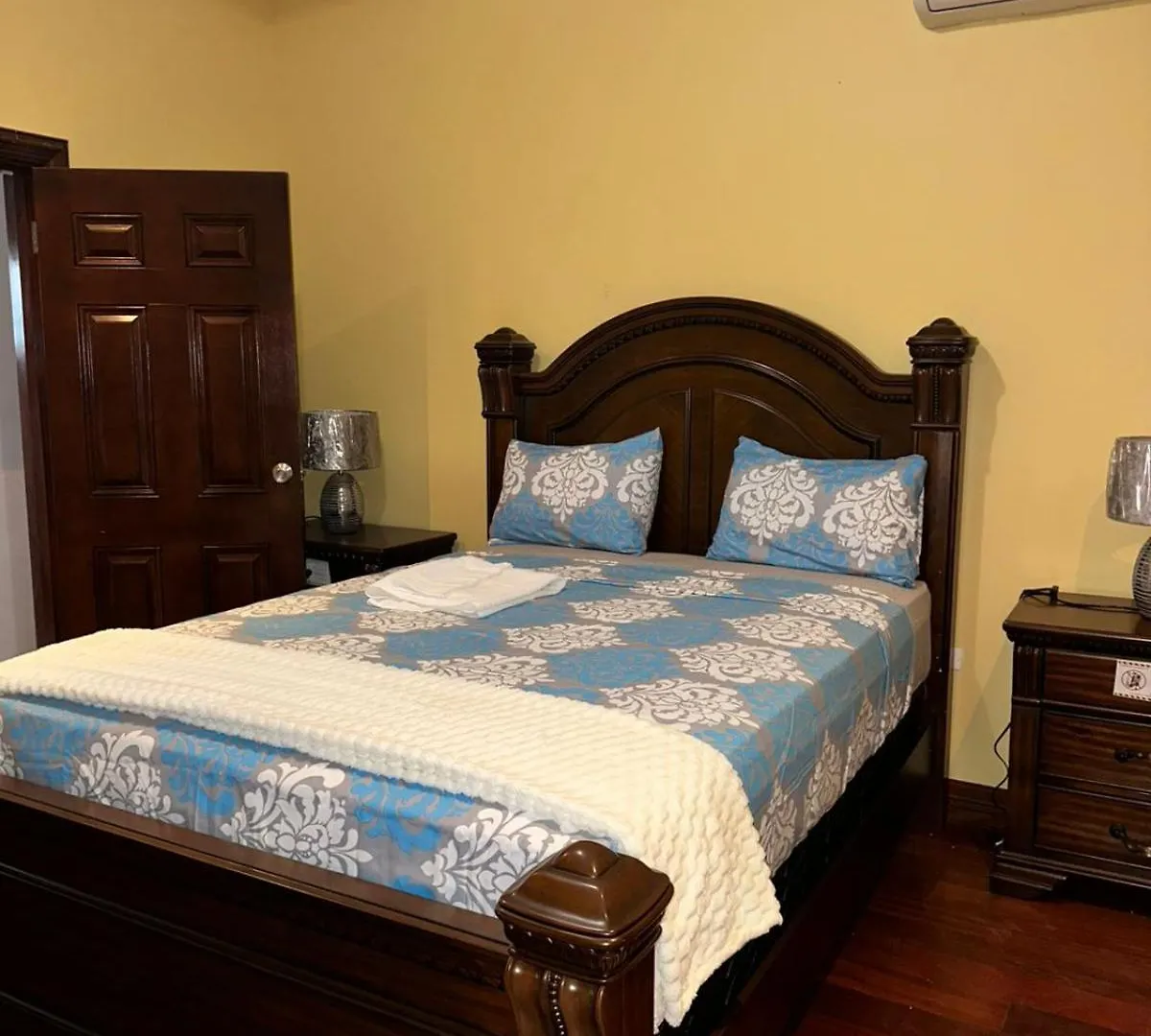 Royal Deluxe At Dillsbury Xl Apartment Kingston