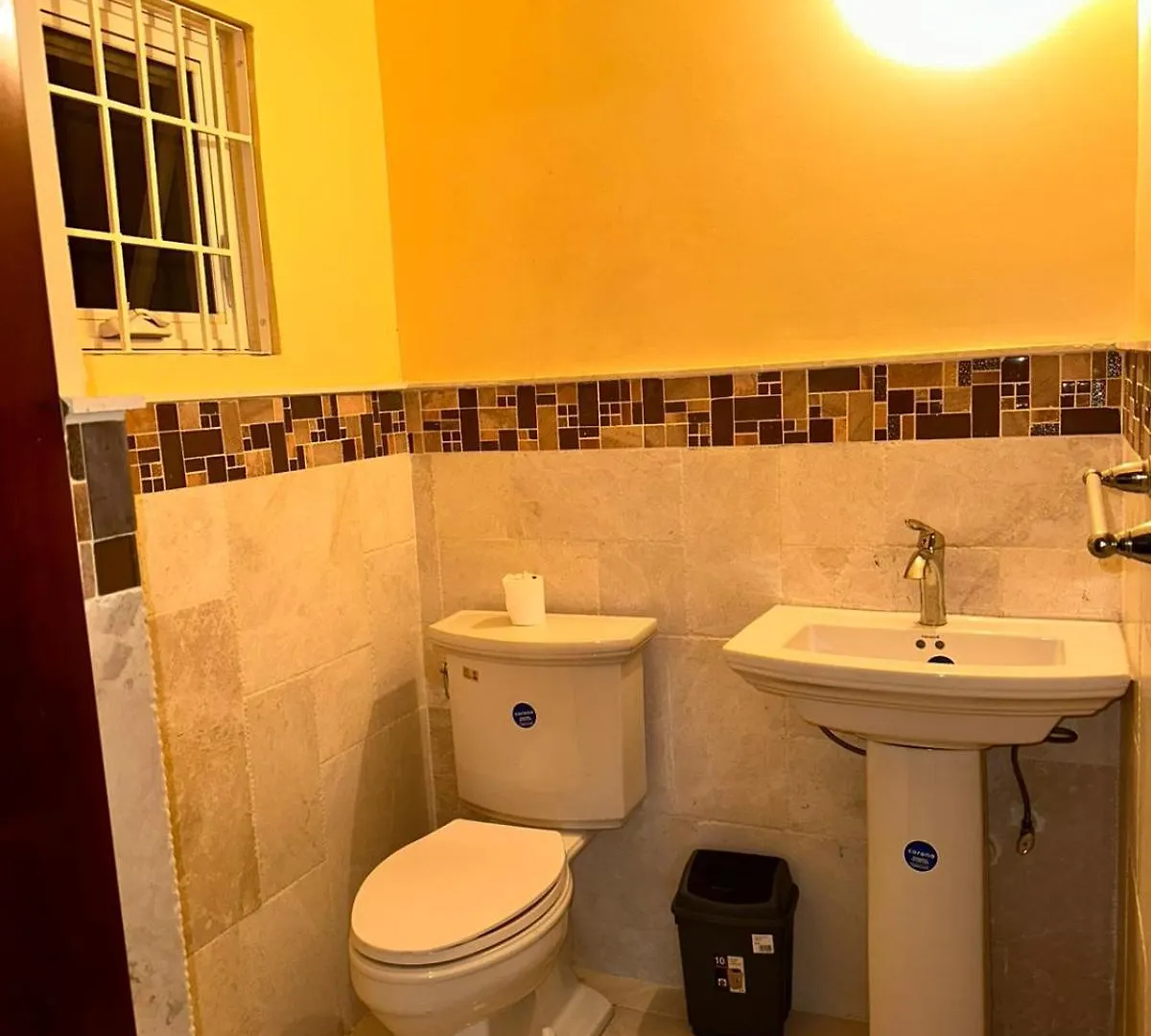 Royal Deluxe At Dillsbury Xl Apartment Kingston 0*,
