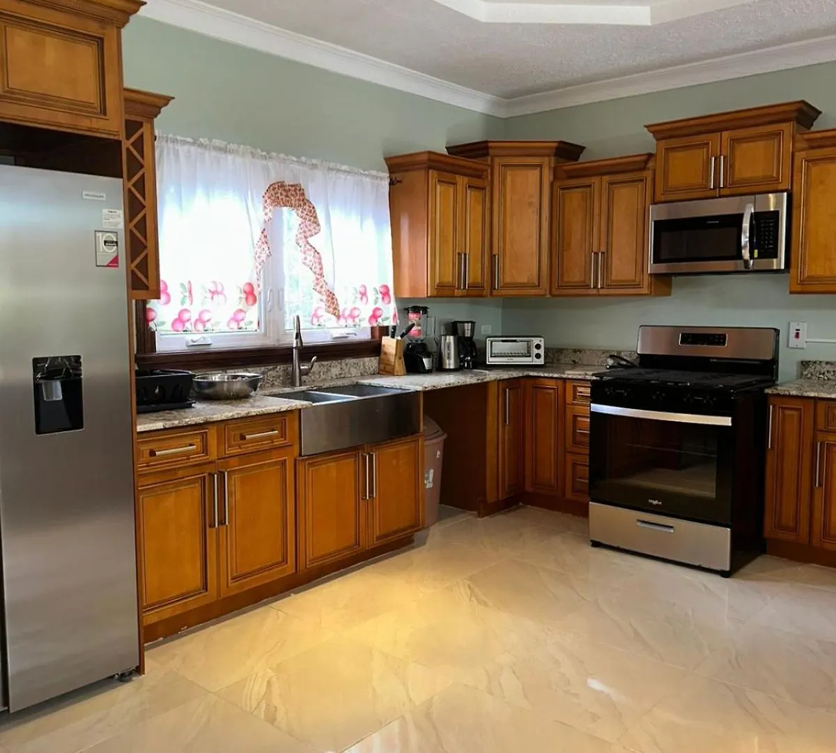 Royal Deluxe At Dillsbury Xl Apartment Kingston